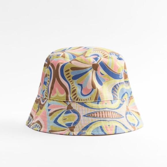 Zara Accessories - Zara bucket hat